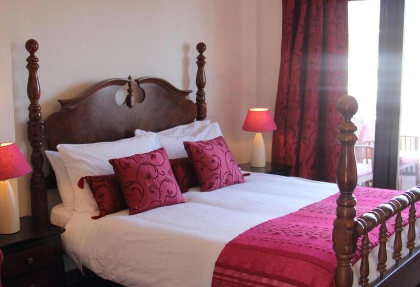 فندق Hostal Avalon