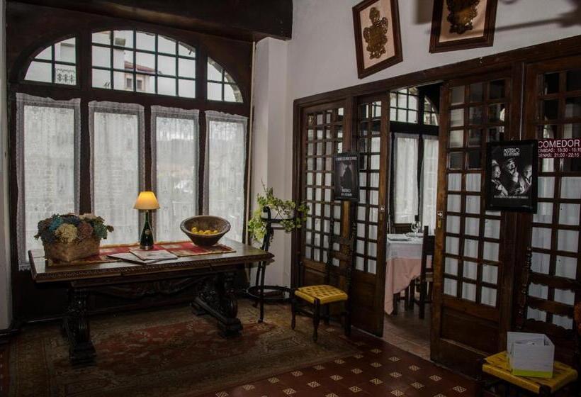 호텔 Hostal Ayestaran Ii