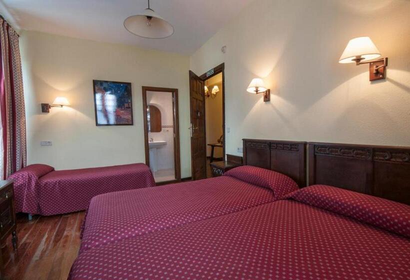 호텔 Hostal Ayestaran Ii