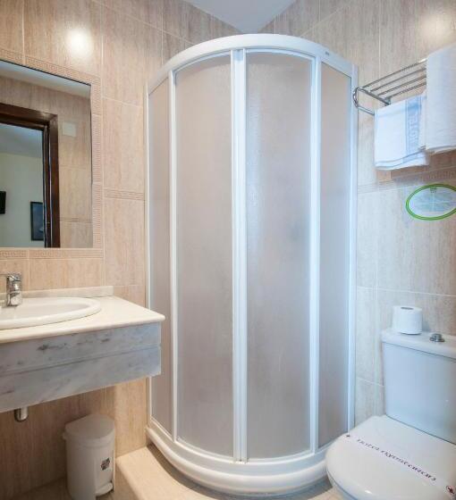 호텔 Hostal Ayestaran Ii