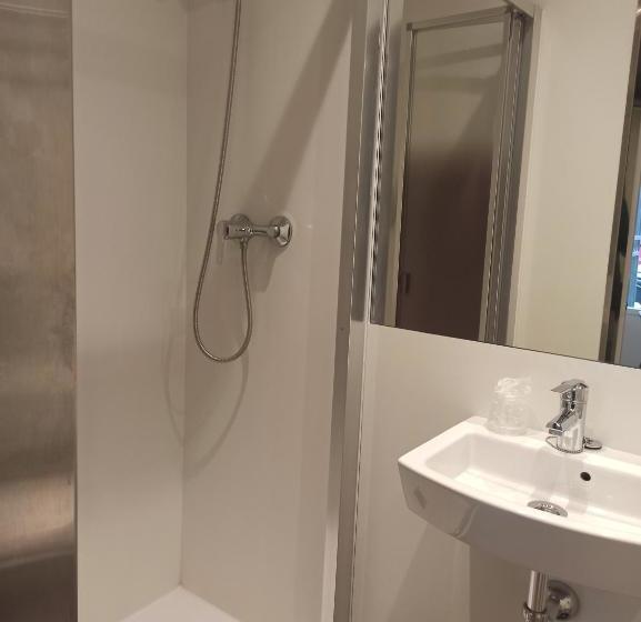 هتل Bearan Bar & Rooms