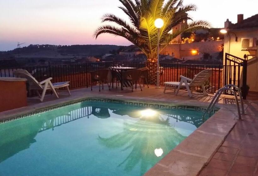 هتل Hostal Chinchon