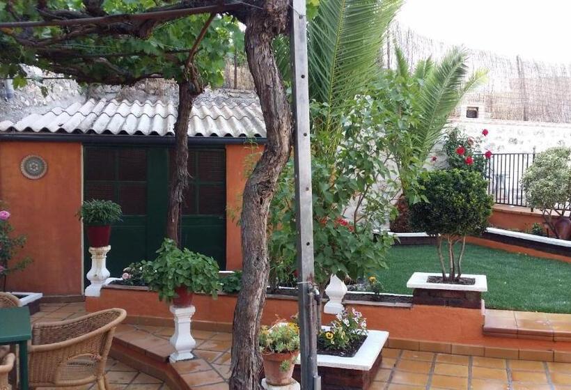 هتل Hostal Chinchon