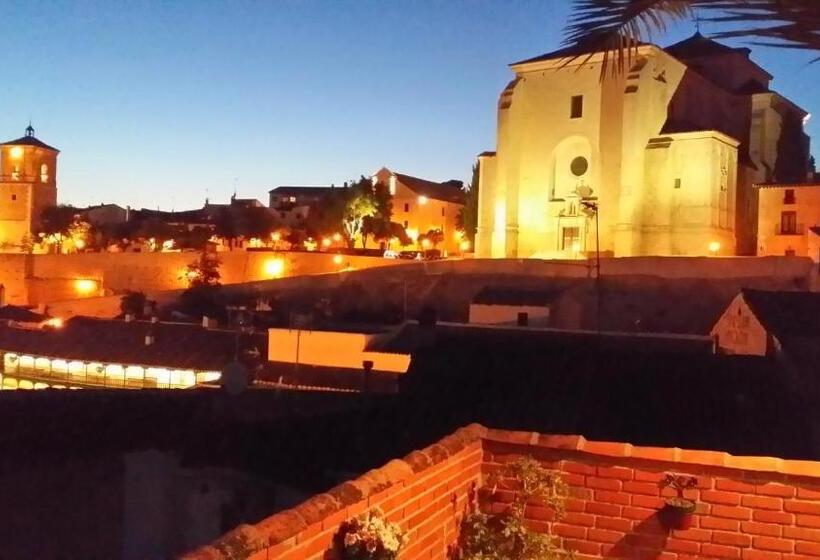 هتل Hostal Chinchon