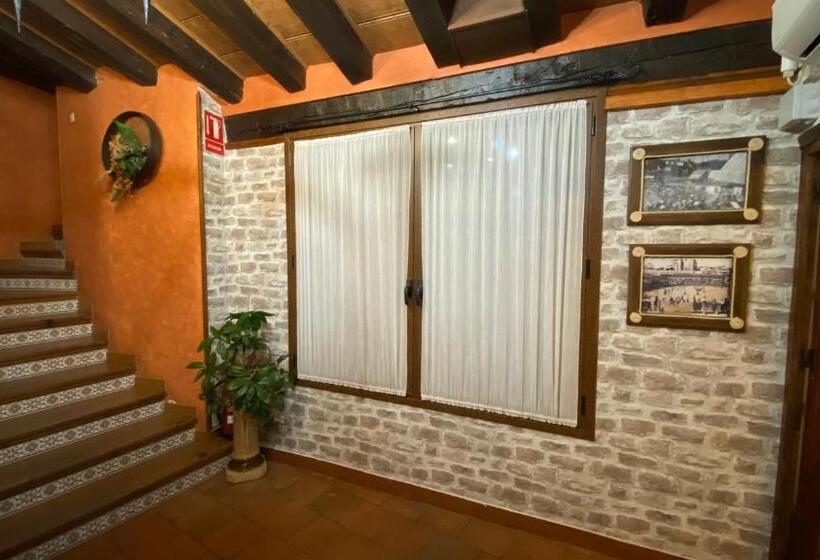 هتل Hostal Chinchon
