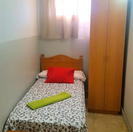 هتل Hostal El Peine
