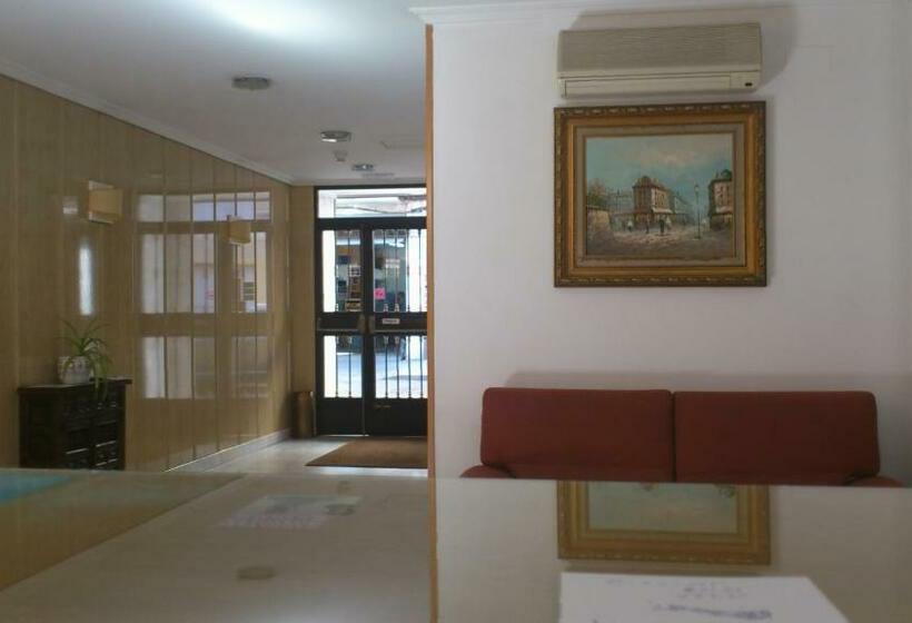 هتل Hostal Juanito