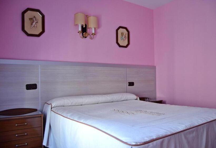 Hotel Hostal La Corte
