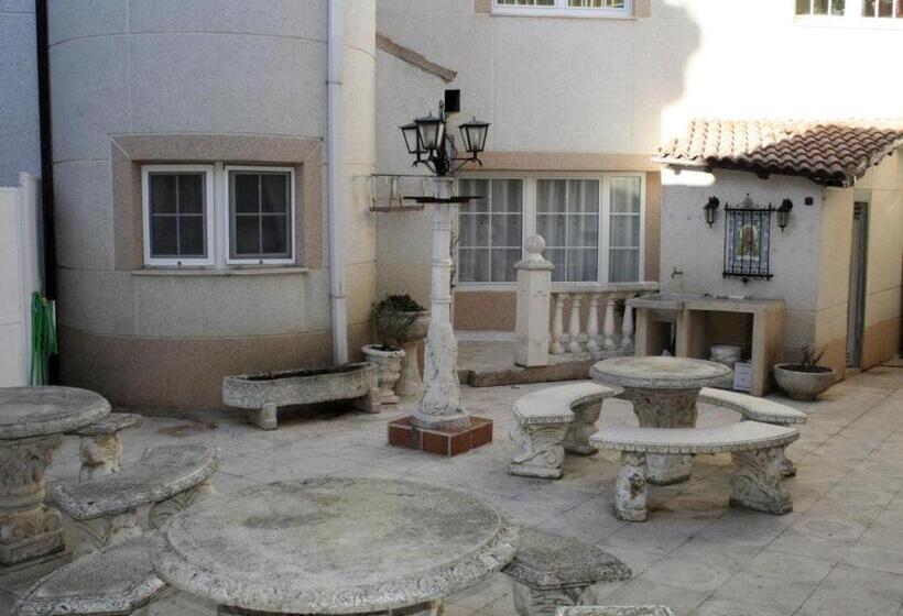 Hotel Hostal La Corte