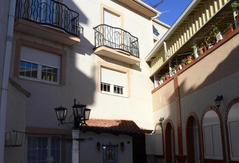 Hotel Hostal La Corte