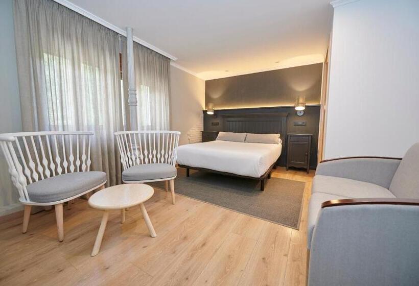 هتل Hostal Lola