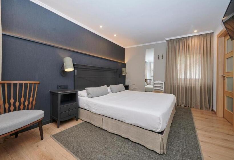 هتل Hostal Lola