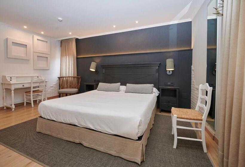 هتل Hostal Lola