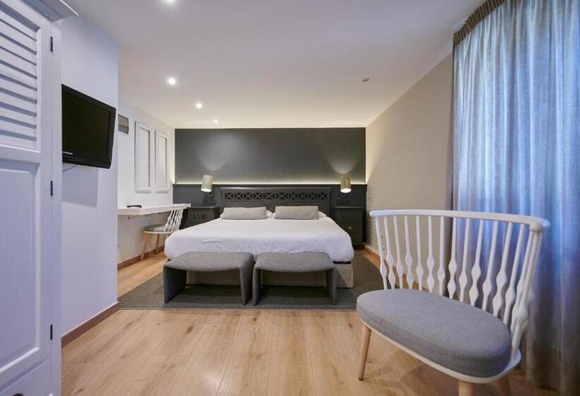 هتل Hostal Lola