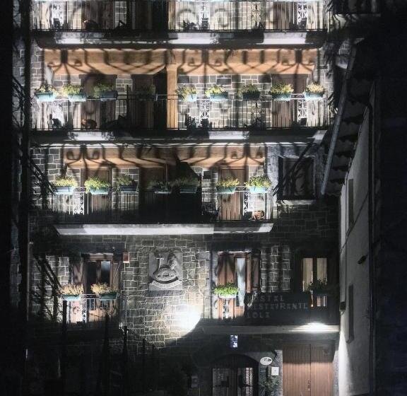هتل Hostal Lola