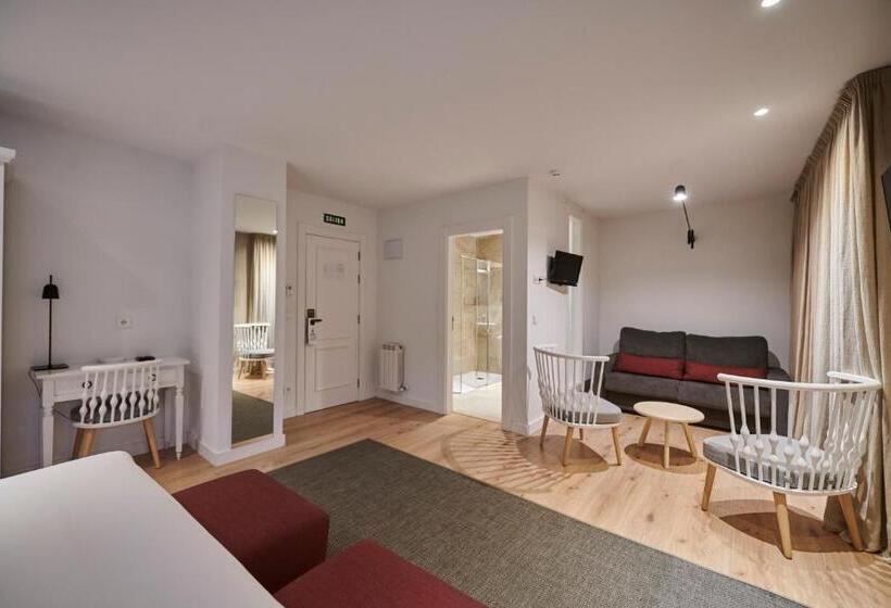 هتل Hostal Lola