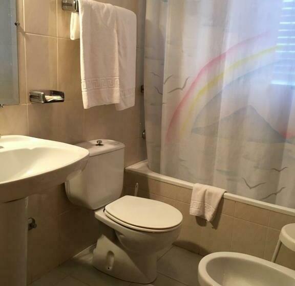 Отель Hostal Los Chopos
