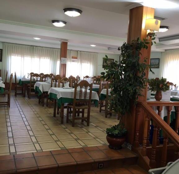 호텔 Hostal Los Chopos