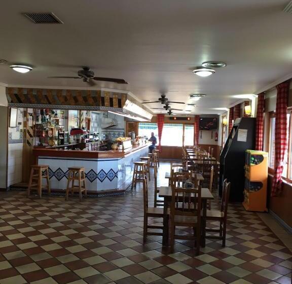 Отель Hostal Los Chopos