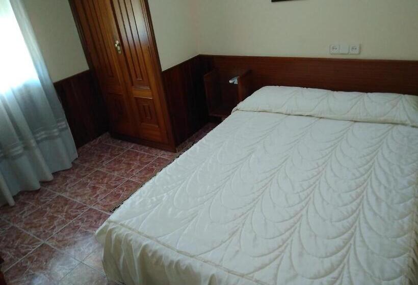 هتل Hostal Mayo