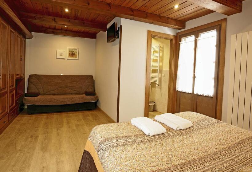 هتل Hostal Orialde