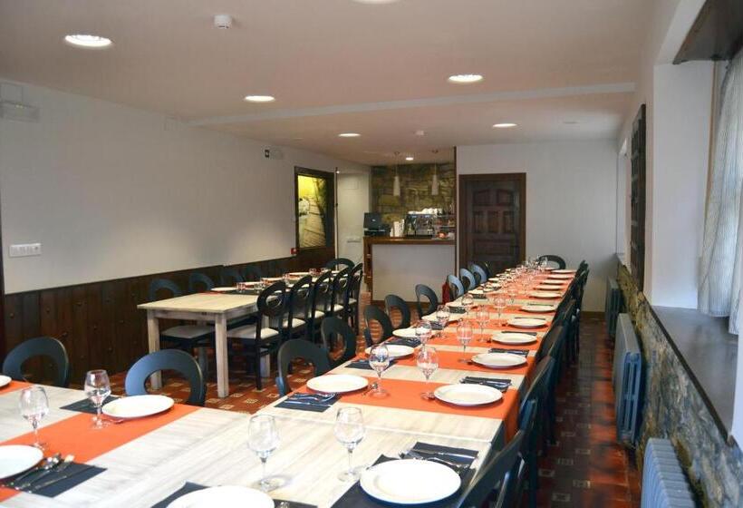 هتل Hostal Orialde