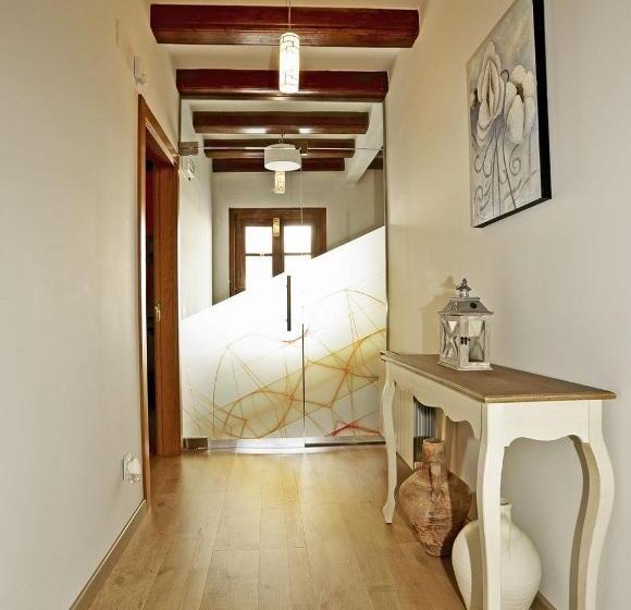 هتل Hostal Orialde