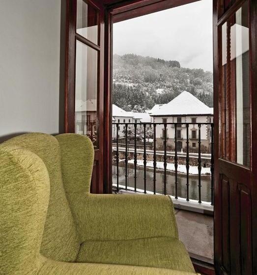 هتل Hostal Orialde