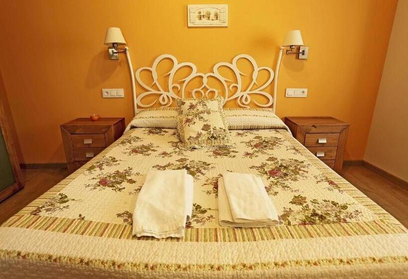 هتل Hostal Orialde