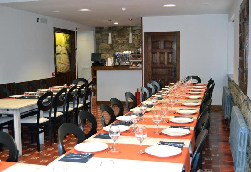 هتل Hostal Orialde