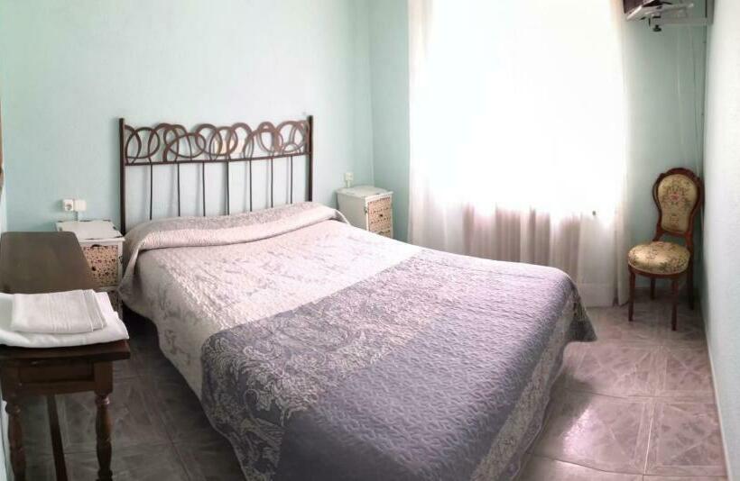 هتل Hostal Restaurante Ceres
