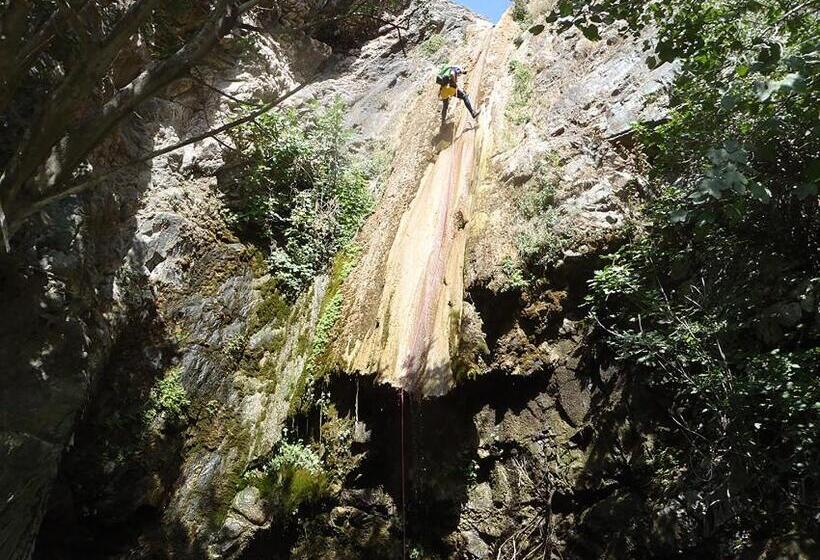 هتل Hostal Sango Sierra De Las Nieves