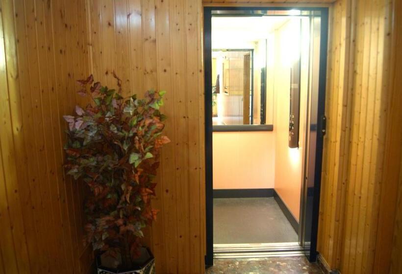 هتل Hostal Sango Sierra De Las Nieves