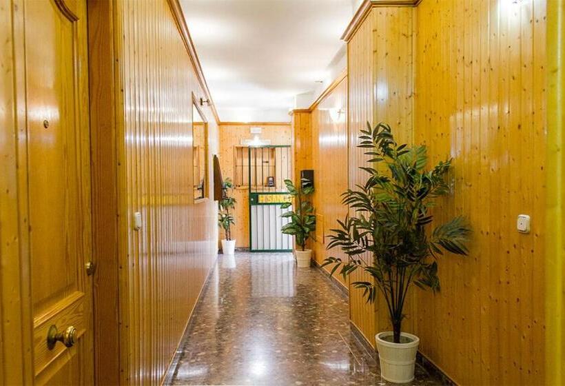 هتل Hostal Sango Sierra De Las Nieves