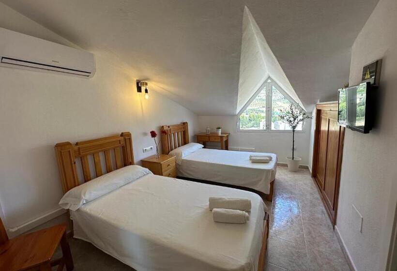 هتل Hostal Sango Sierra De Las Nieves