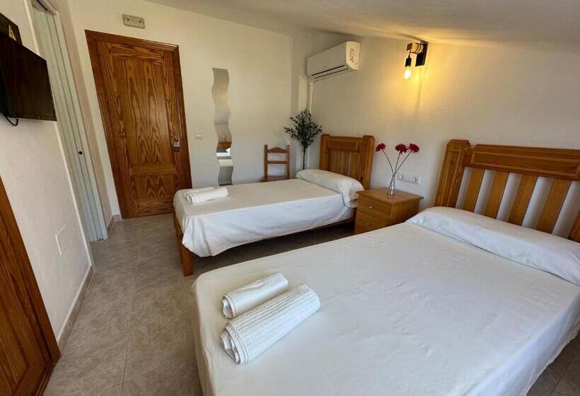 هتل Hostal Sango Sierra De Las Nieves