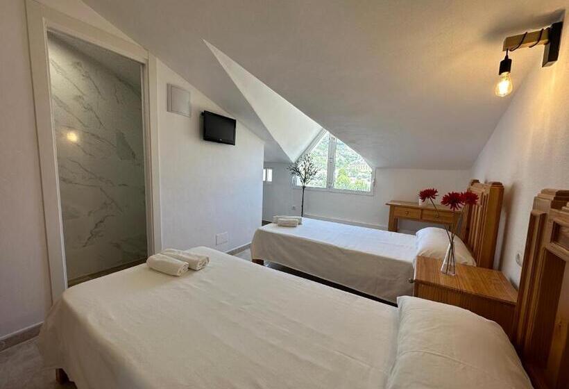 هتل Hostal Sango Sierra De Las Nieves