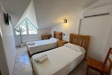 هتل Hostal Sango Sierra De Las Nieves