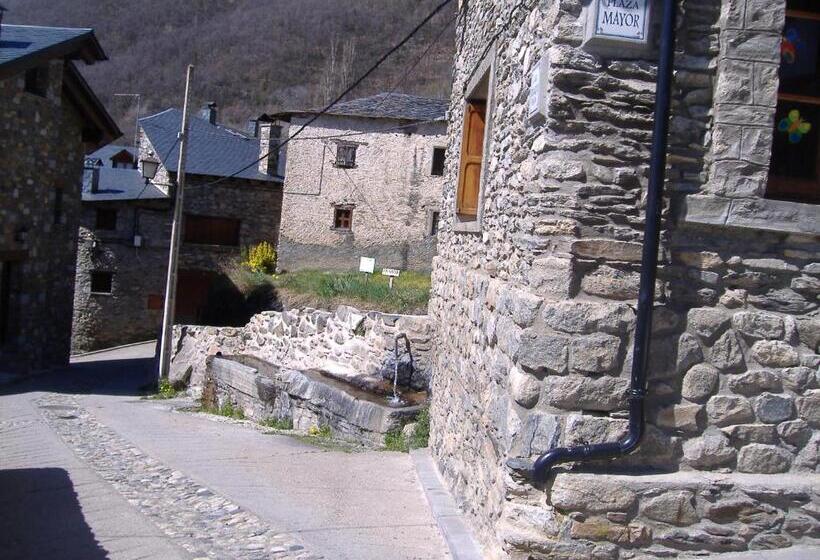 Hostal Casa Lacreu