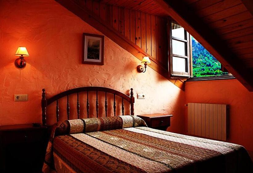 Hostal Casa Lacreu