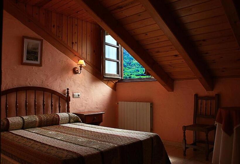 Hostal Casa Lacreu