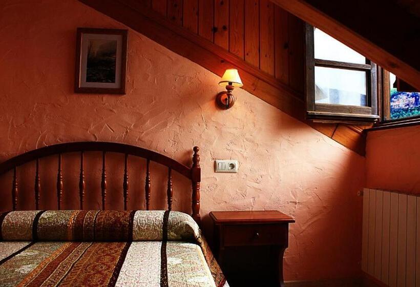 Hostal Casa Lacreu