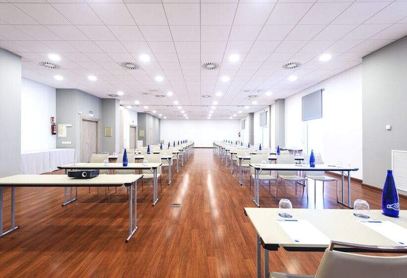 فندق Guadalajara & Conference Center Affiliated by Melia