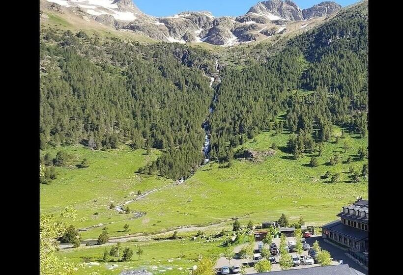 هتل Hospital De Benasque