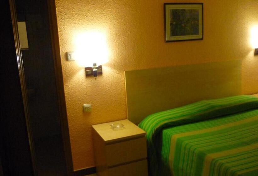 هتل Hostal El Centro