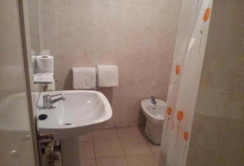 هتل Hostal El Centro