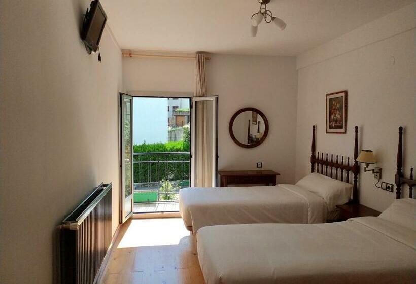 בית מלון כפרי Hostal Pirineos Meliz