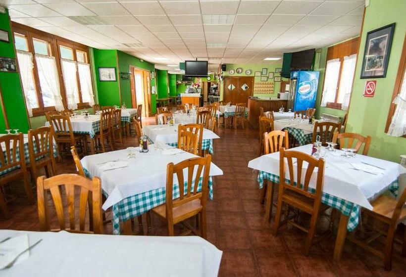 فندق Hostal Restaurante Asador Pañart
