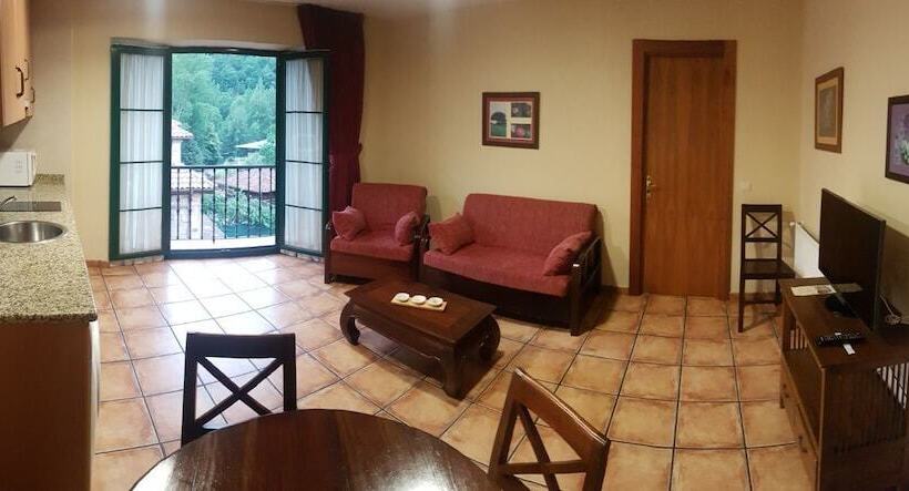 ホテル Apartamentos Villa De Cabrales