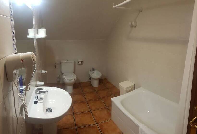 هتل Apartamentos Villa De Cabrales